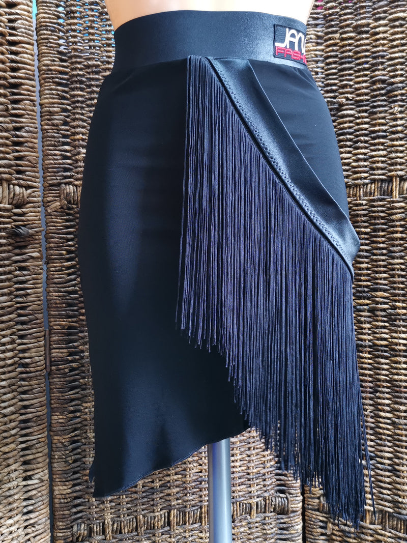 Asymmetrical black skirt with fringe | Janus Fashion
